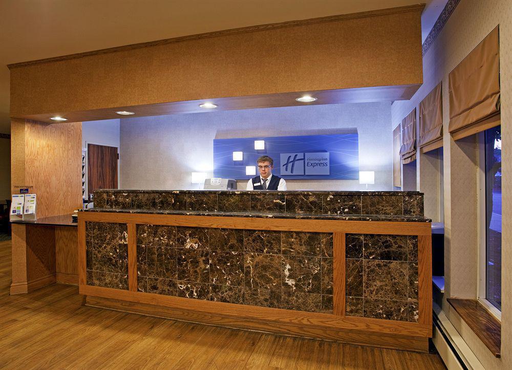 Holiday Inn Express Hotel & Suites Pittsburgh Airport By Ihg Robinson Township Beltér fotó