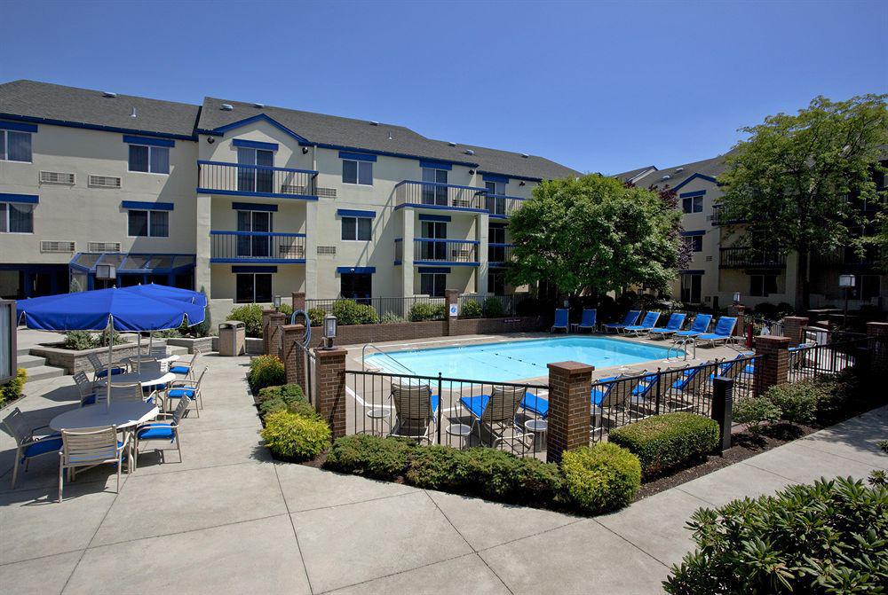 Holiday Inn Express Hotel & Suites Pittsburgh Airport By Ihg Robinson Township Kültér fotó