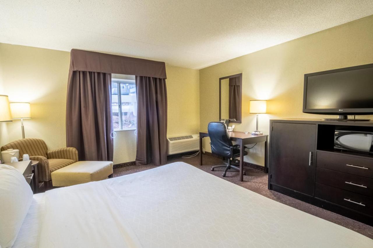 Holiday Inn Express Hotel & Suites Pittsburgh Airport By Ihg Robinson Township Kültér fotó