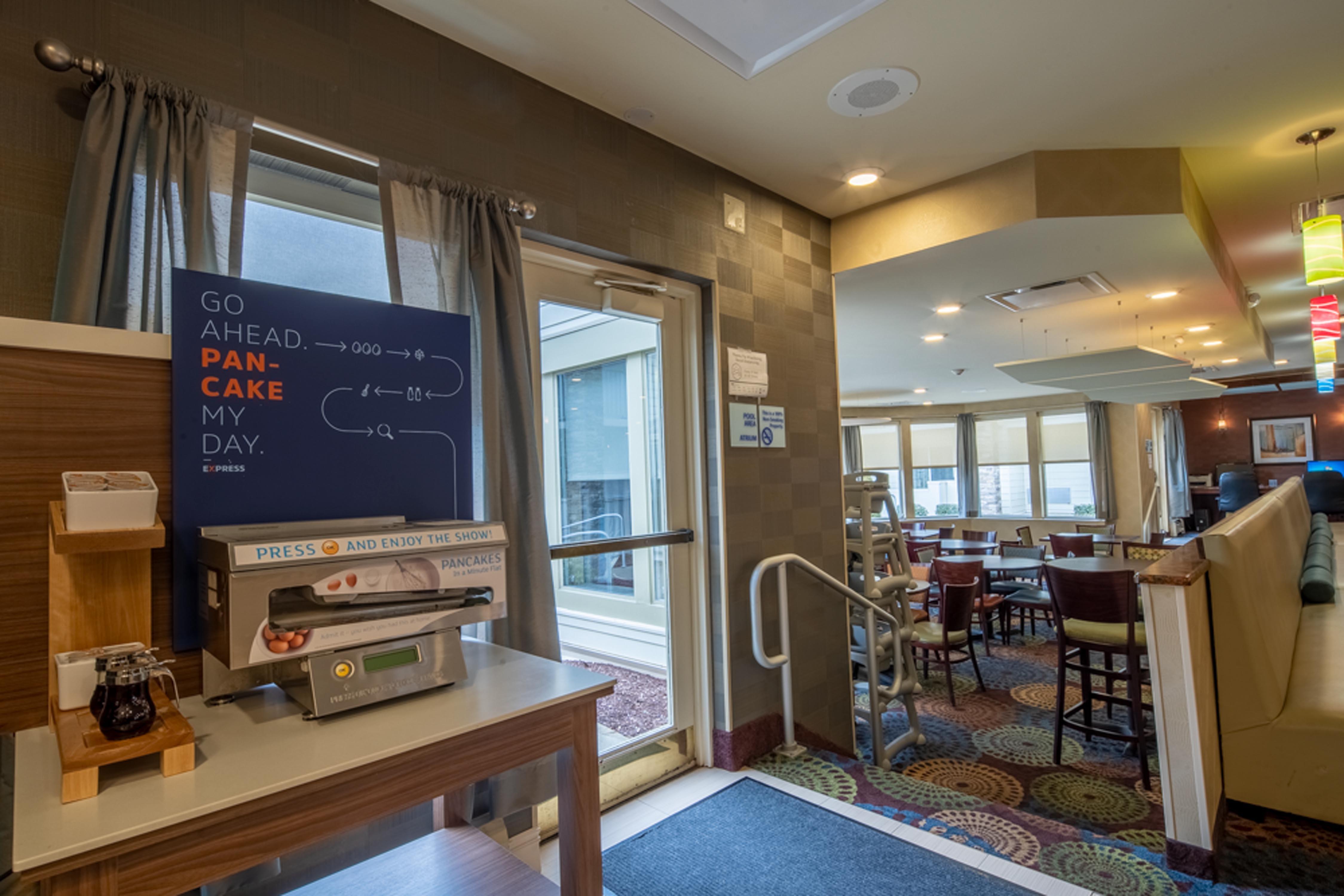 Holiday Inn Express Hotel & Suites Pittsburgh Airport By Ihg Robinson Township Kültér fotó